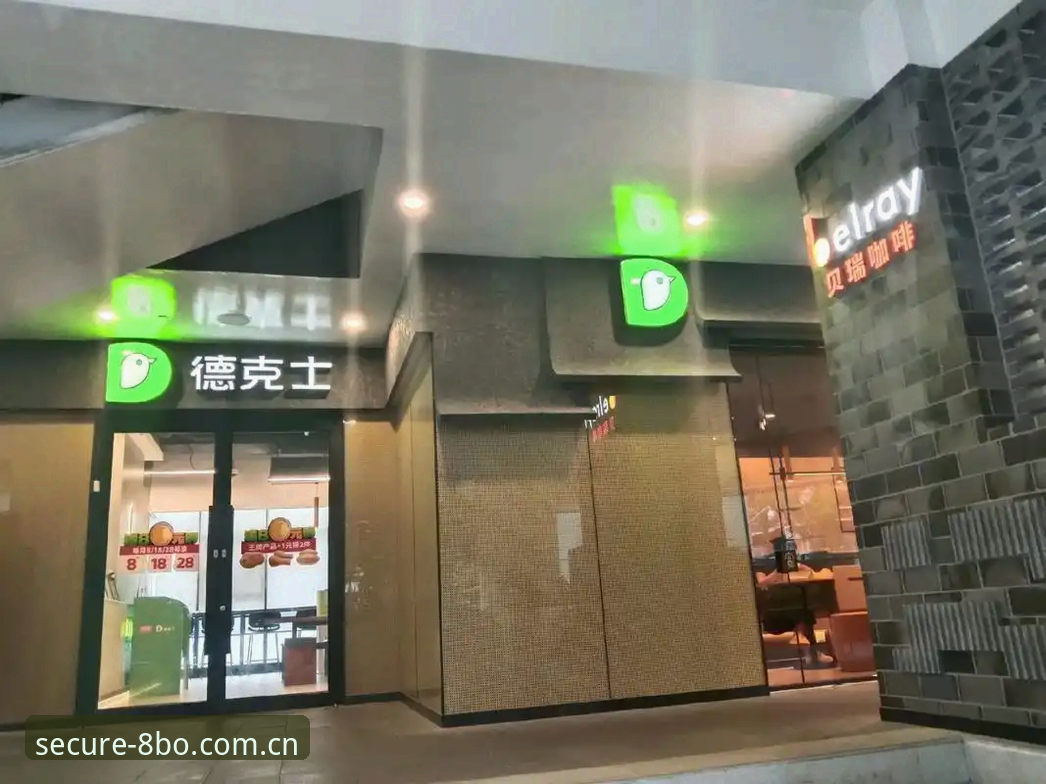 转会窗最后48小时，莱比锡训练基地的停车场里，一辆黑色轿车熄了火，却没人下车。那是迪奥曼德的经纪人——他已经在这通电话里坐了将近二十分钟。电话那头是利物浦的体育总监，语气一次比一次急，可数字始终停在那个让莱比锡会议室里所有人都摇头的位置上。